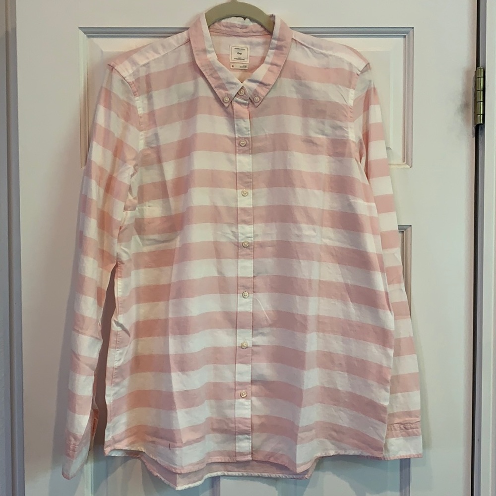 NWT Gap Oxford. Pale pink/white stripe. Size XL. Fitted boyfriend style. Soft!